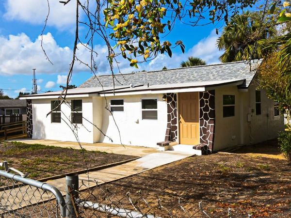 426 S DISSTON AVENUE , TARPON SPRINGS, FL 34689