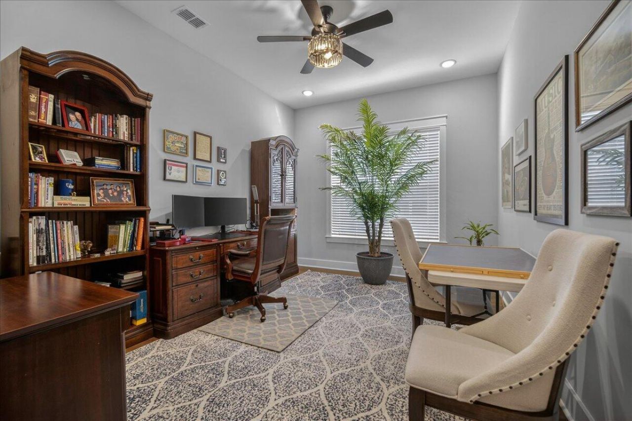 546 Marsh Cove Circle Photo 12