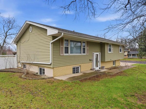 2820 W HUNTINGTON Drive, Peoria, IL 61614