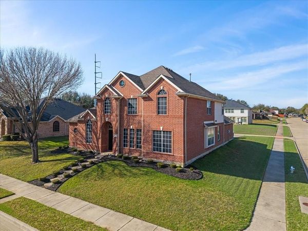 1137 Versailles Avenue, DeSoto, TX 75115