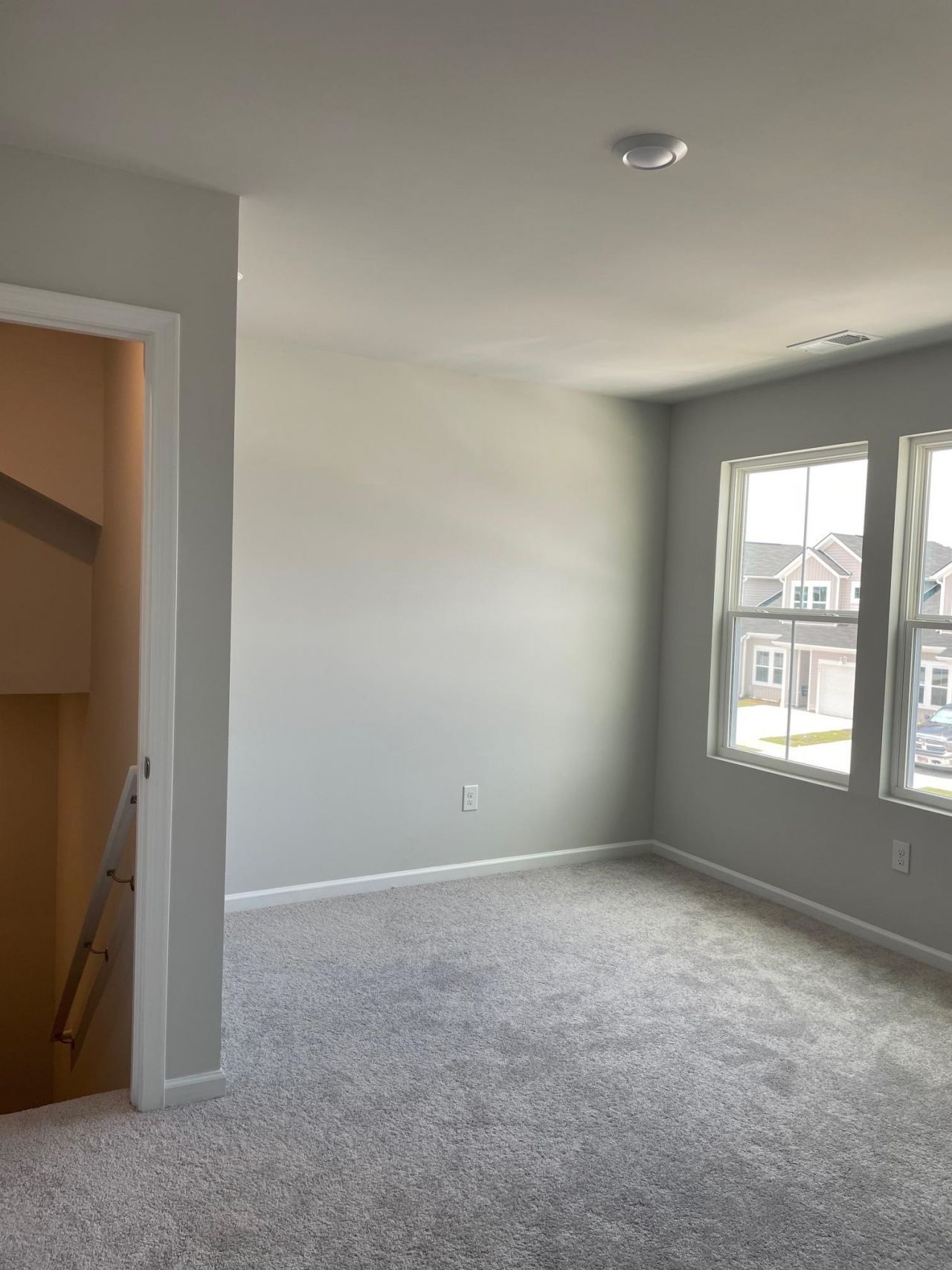 125 Hoffman Park Dr. Photo 18