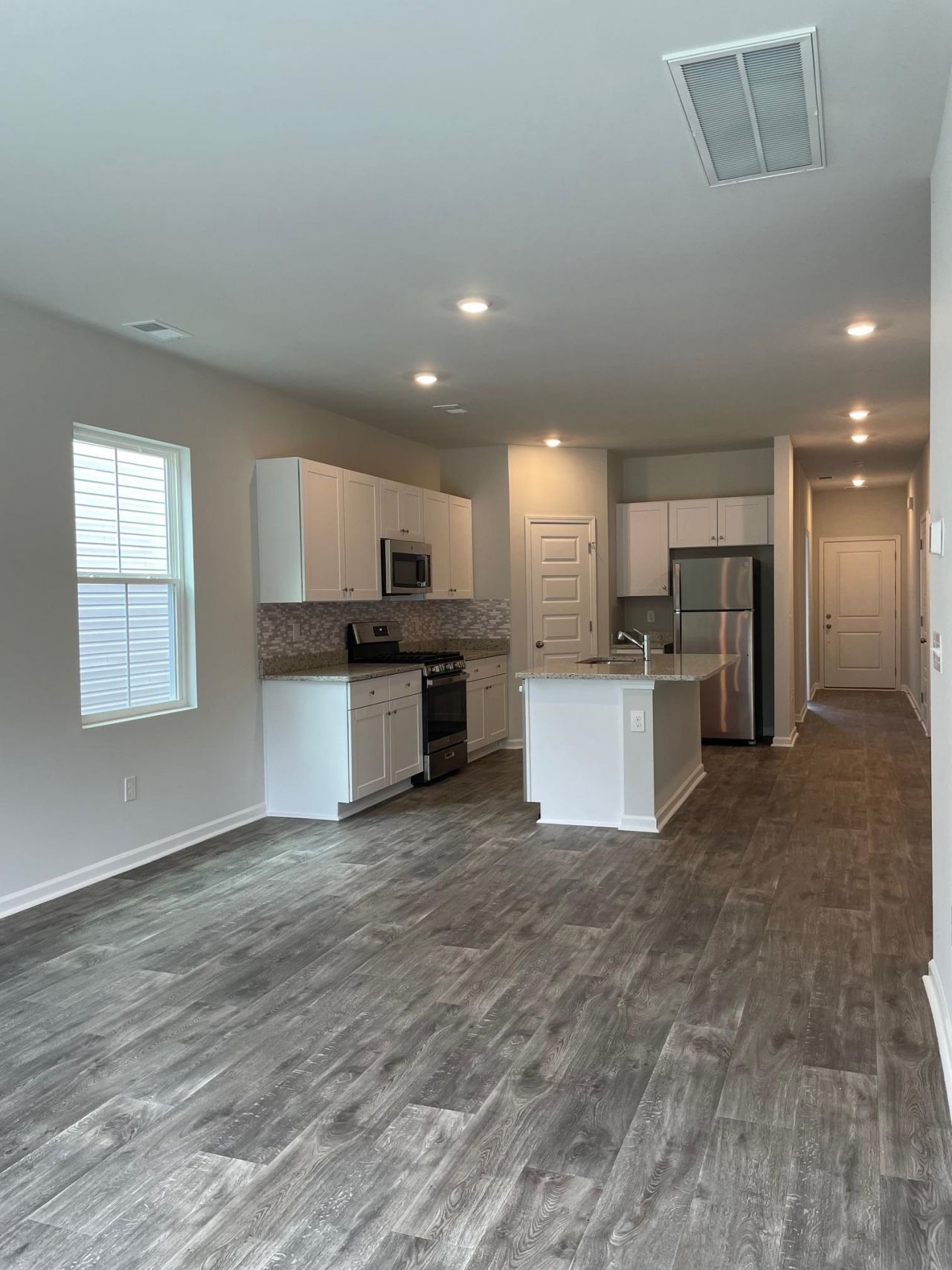 125 Hoffman Park Dr. Photo 4