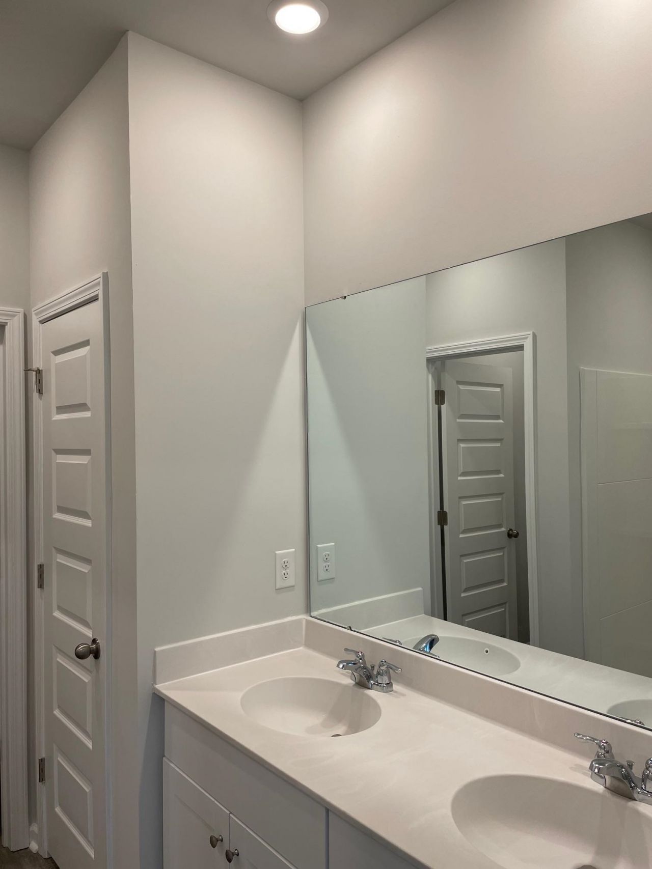 125 Hoffman Park Dr. Photo 9