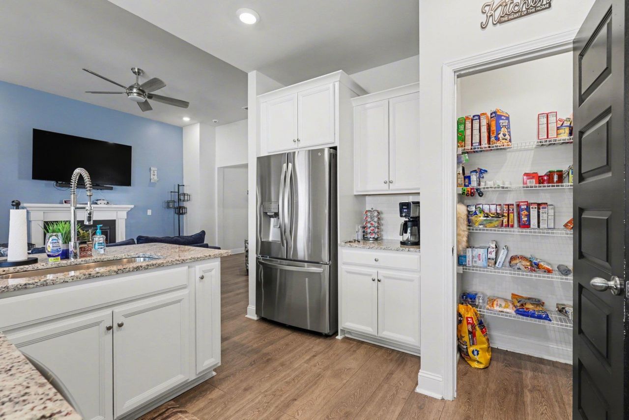 746 Harrison Mill St. Photo 18