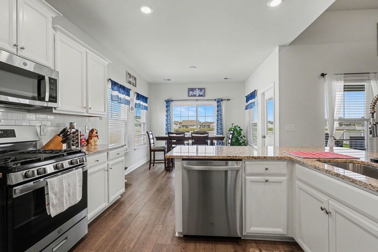 746 Harrison Mill St. Photo 19