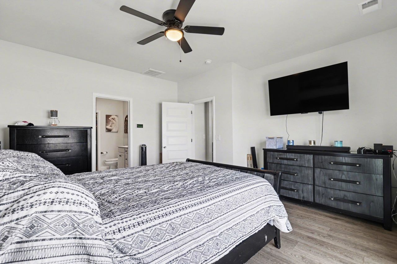 746 Harrison Mill St. Photo 24