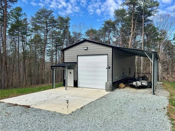 61 Ridgeview Road , Leasburg, NC 27291