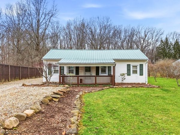 121 Meadowridge Road , Mogadore, OH 44260