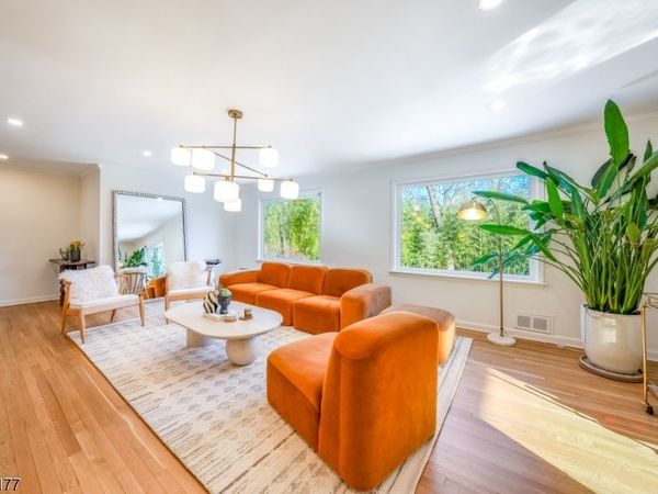 250 Old Short Hills Rd, Millburn, NJ 07078