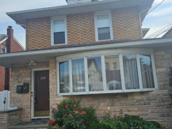 240 Copeland Ave, Lyndhurst, NJ 07071