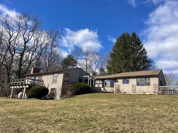 1114 S East St, Amherst, MA 01002