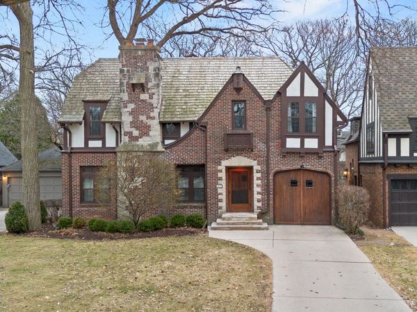 1031 E Circle Dr, Whitefish Bay, WI 53217