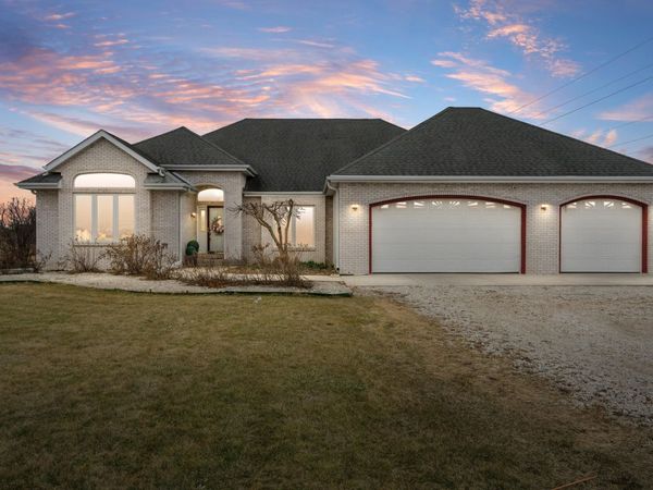 439 92nd St, Raymond, WI 53126