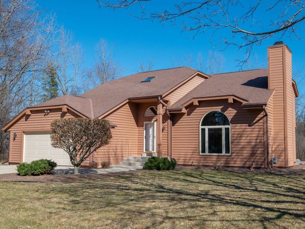 10510 N Stratford Pl, Mequon, WI 53092