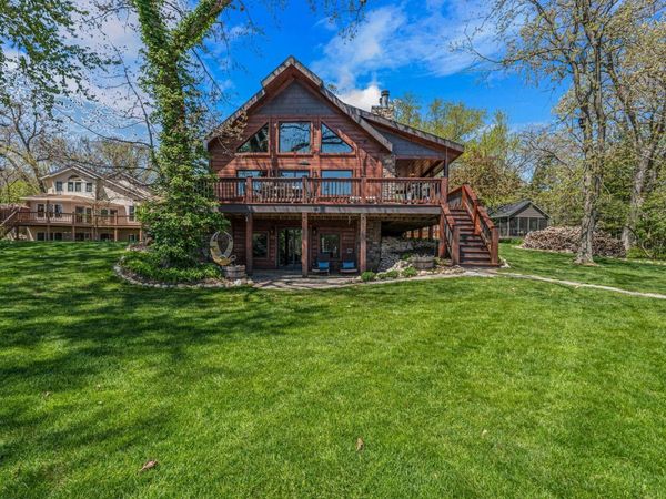 3024 Nagawicka Ave, Delafield, WI 53018