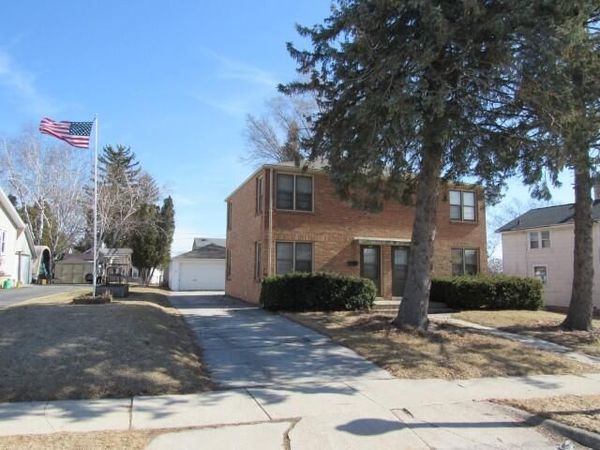 202 Oak St, Unit 204, Sheboygan Falls, WI 53085
