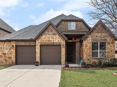 15445 Bluffdale Drive, Fort Worth, TX 76262