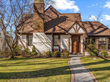 45 Tain Drive, Great Neck, NY 11021