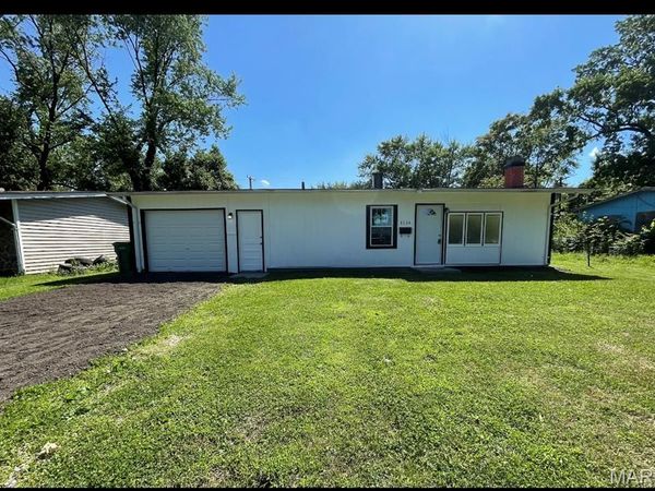 1114 Saint Helena Drive , Cahokia, IL 62206