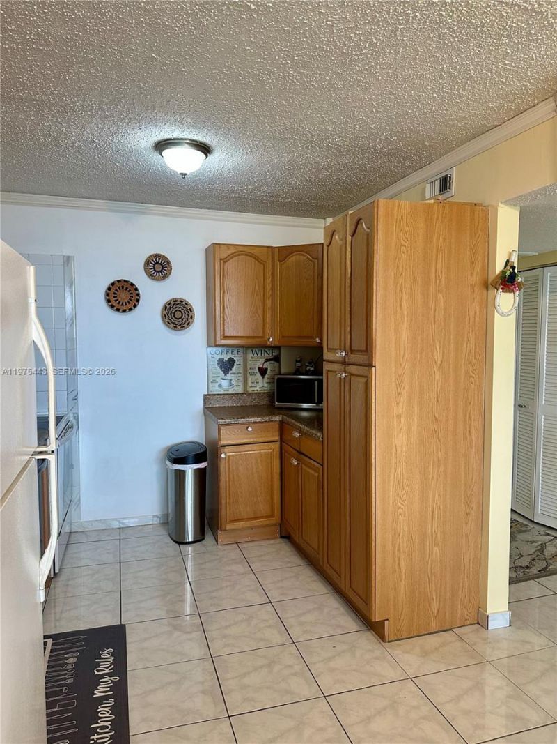 3180 S Ocean Dr, Unit 1018, Hallandale Beach, FL 33009 Photo