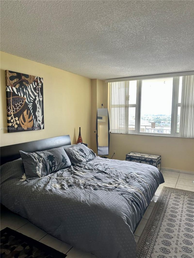 3180 S Ocean Dr, Unit 1018, Hallandale Beach, FL 33009 Photo