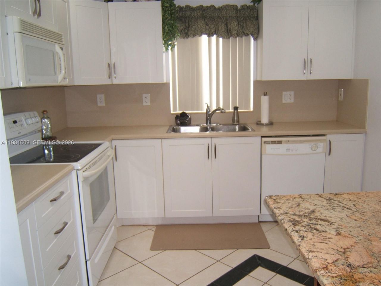 9110 SW 203rd Ter , Cutler Bay, FL 33189 Photo