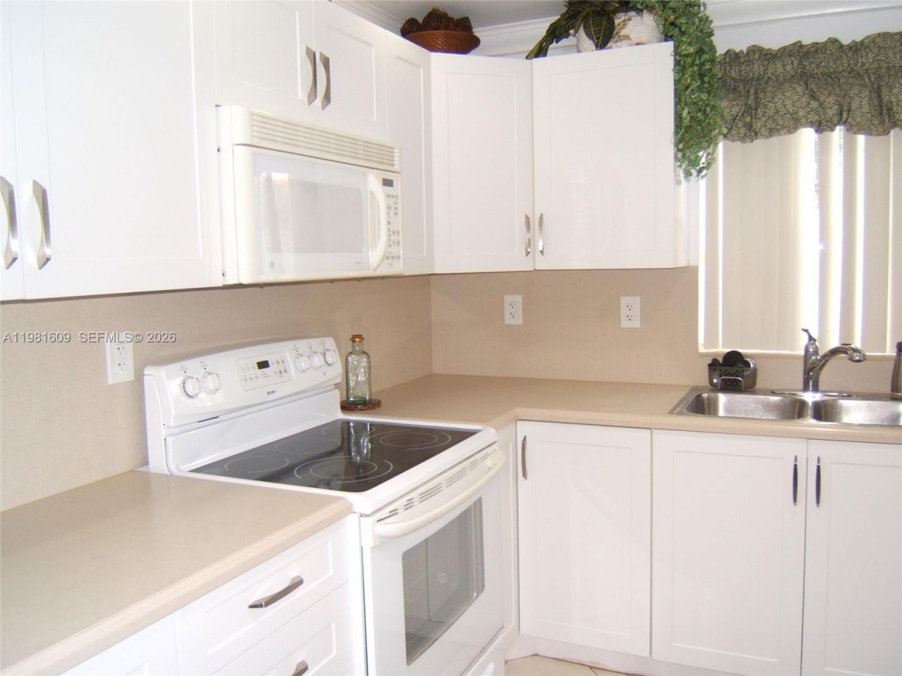 9110 SW 203rd Ter , Cutler Bay, FL 33189 Photo