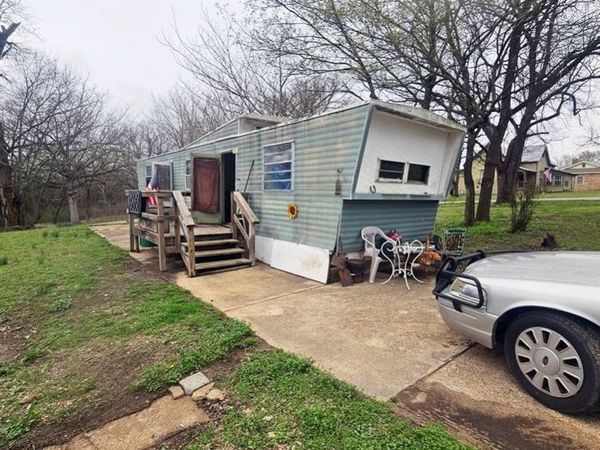 815 N Estes Avenue , Yellville, AR 72687