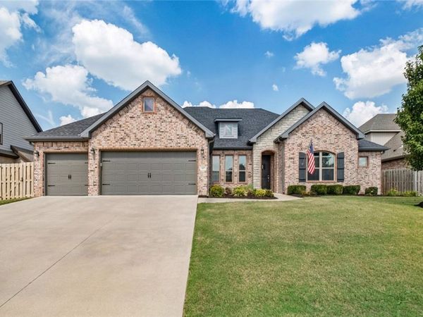 807 Bellmara Circle, Cave Springs, AR 72718