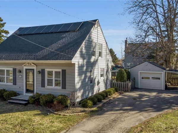 6135 Goodrich Rd, Clarence Center, NY 14032