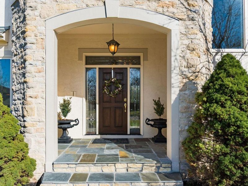 4552 N Hampton Drive, Dublin, OH 43016 Photo 2