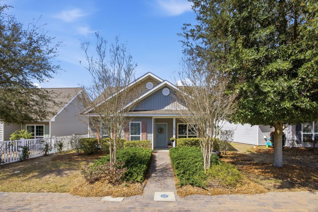 102 Cornelia Street, Freeport, FL 32439 Main Photo