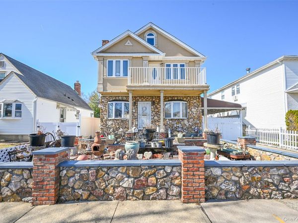 82-44 263rd Street , Glen Oaks, NY 11004