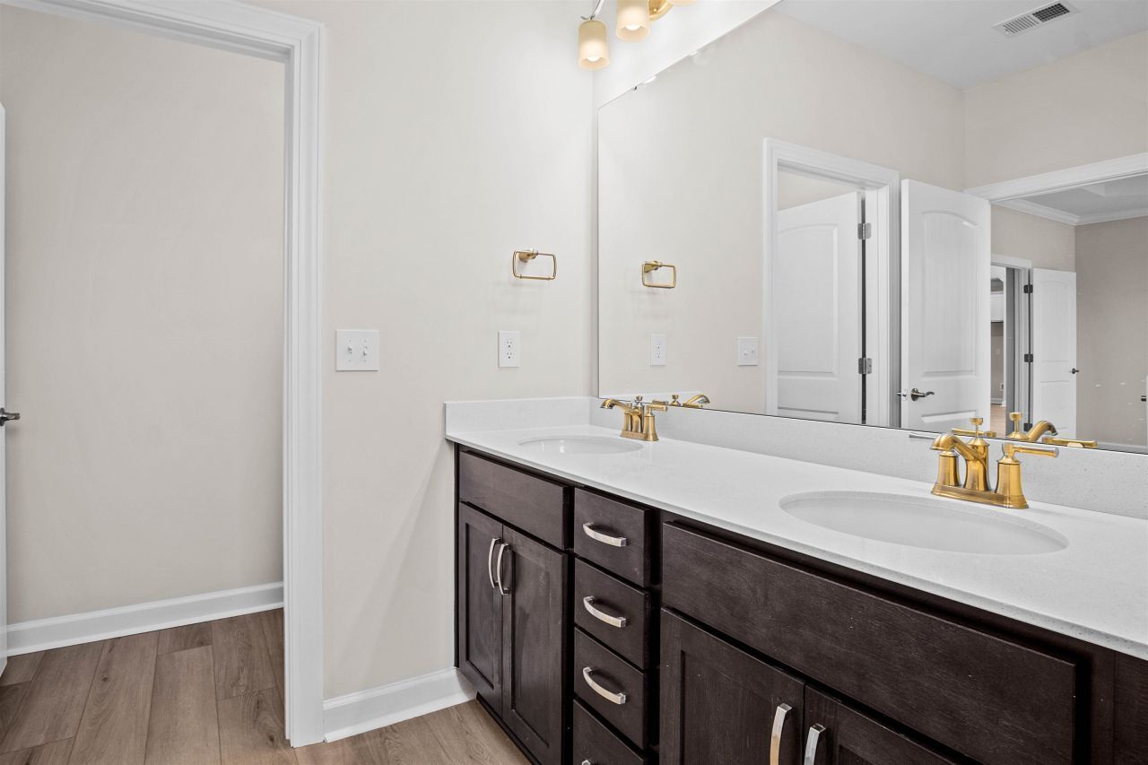 540 Banna Arch Loop  Photo 16