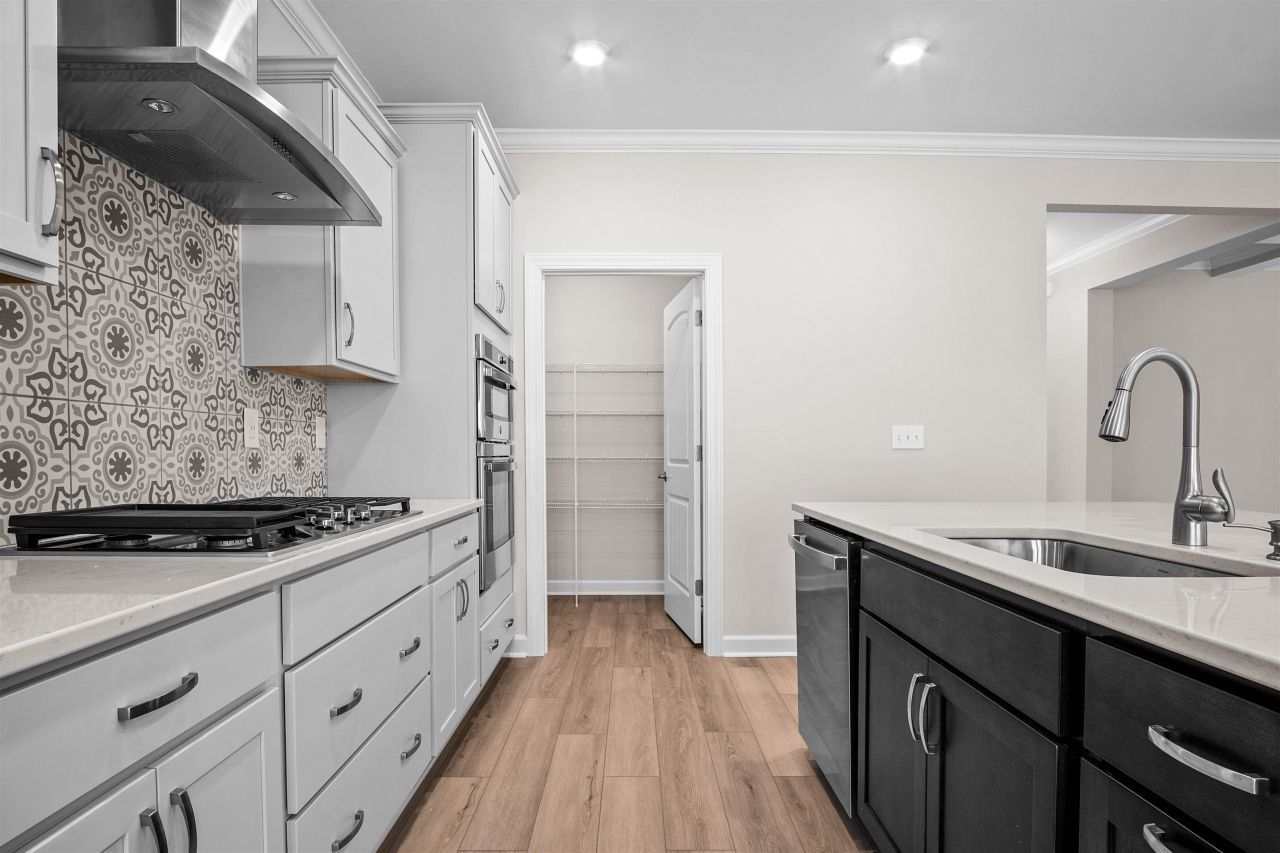 540 Banna Arch Loop  Photo 8