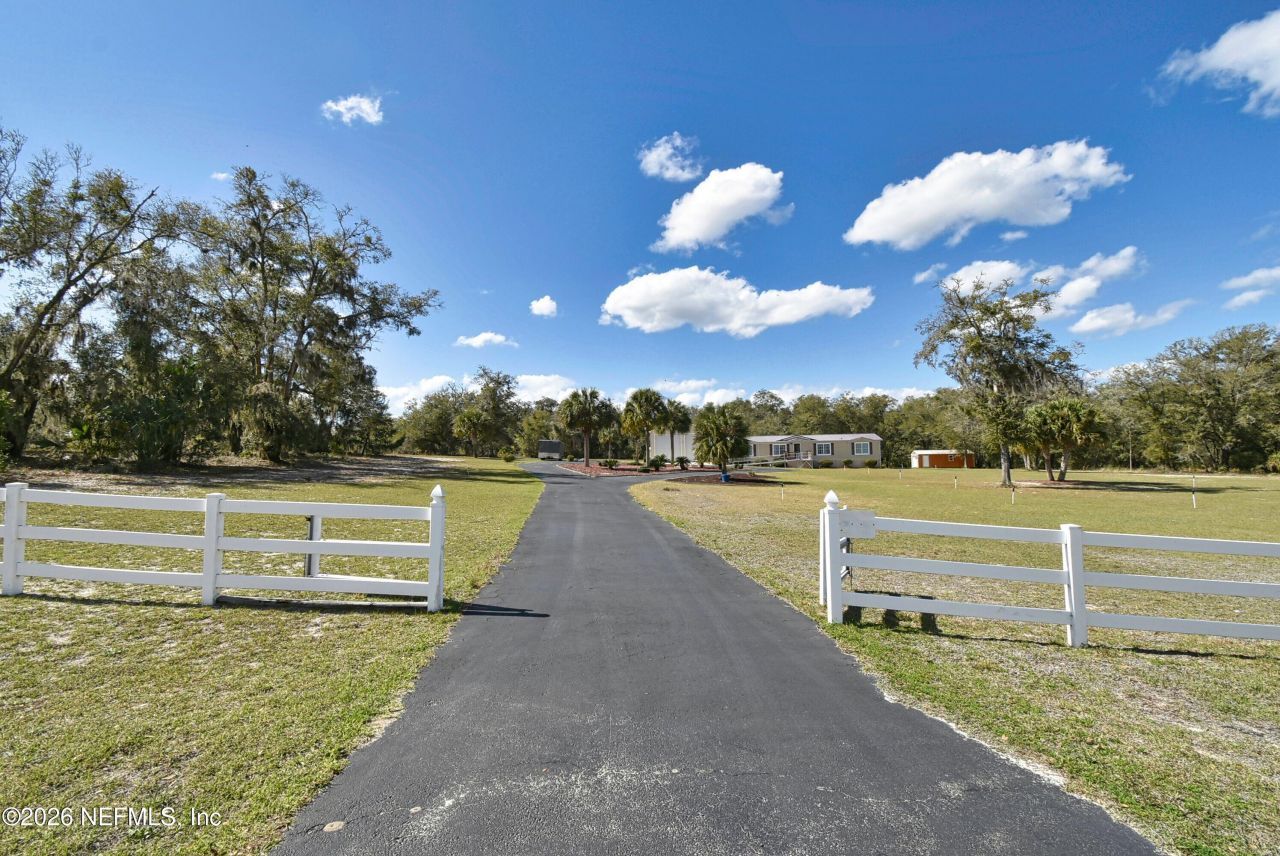 105 Lake Como Drive, Pomona Park, FL 32181 Photo