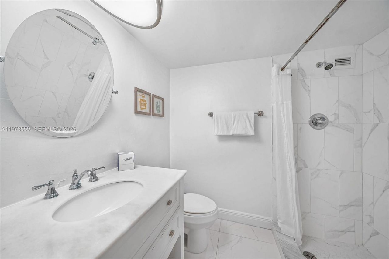 5101 Collins Ave, Unit 11T, Miami Beach, FL 33140 Photo