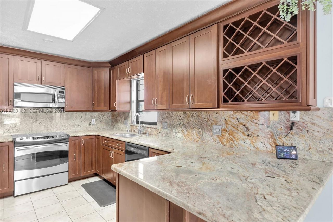 2663 Yellowtail Dr, Marathon, FL 33050 Photo