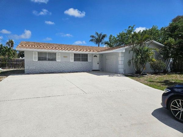 2885 Cambridge Rd , Lake Worth, FL 33462