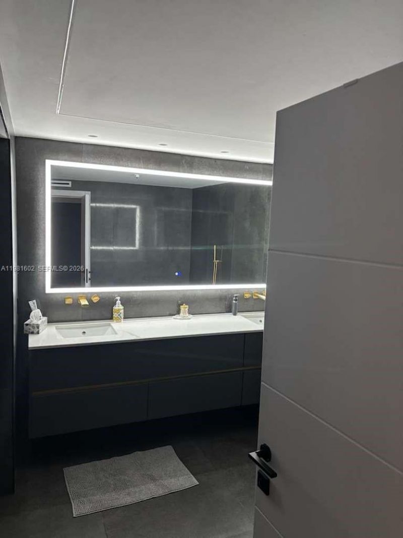 19355 Turnberry Way , Unit 5L, Aventura, FL 33180 Photo