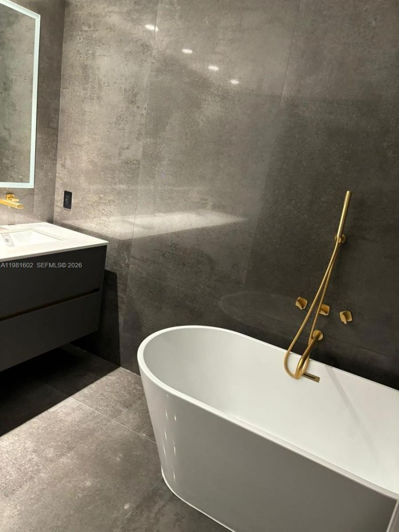 19355 Turnberry Way , Unit 5L, Aventura, FL 33180 Photo