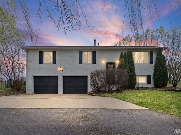 319 E Ingle Drive , Glen Carbon, IL 62034