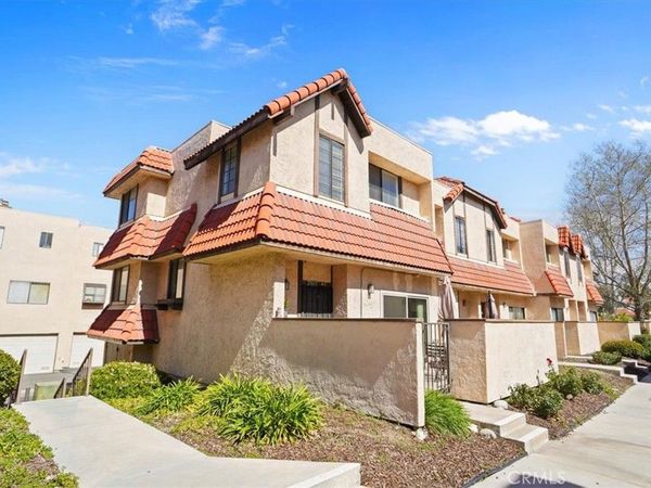 27617 Nugget Drive, Unit 1, Canyon Country, CA 91387