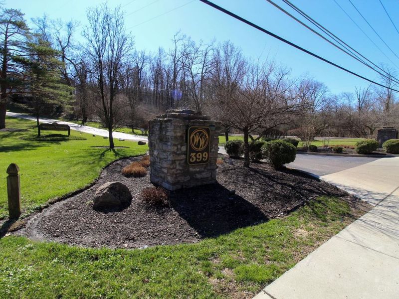 399 W Galbraith Road, Unit 110, Wyoming, OH 45215 Photo 3