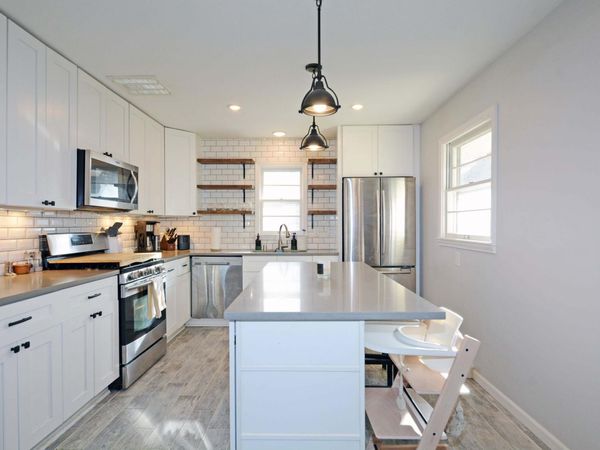 911 Sunnyview Lane, Minnetonka, MN 55305