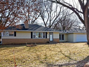 911 Sunnyview Lane, Minnetonka, MN 55305