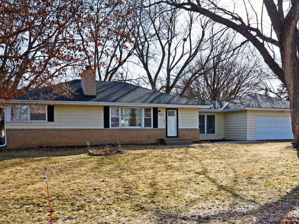 911 Sunnyview Lane, Hopkins, MN 55305