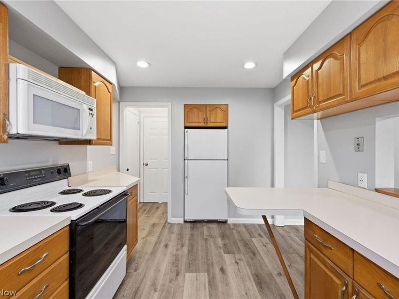 2809 Stark Drive , Willoughby Hills, OH 44094 Photo 5