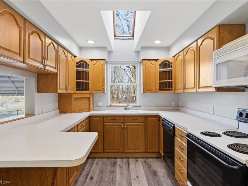 2809 Stark Drive , Willoughby Hills, OH 44094 Photo 6