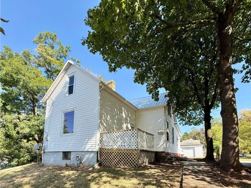 220 Oaklawn Avenue, Woodsfield, OH 43793 Photo 3